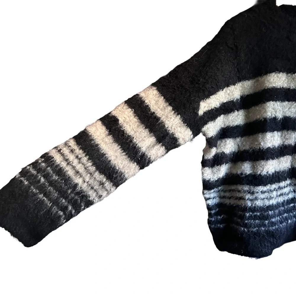 Universal Thread Sweater Striped Black + Beige Soft + Fuzzy XXL 2XL NWT